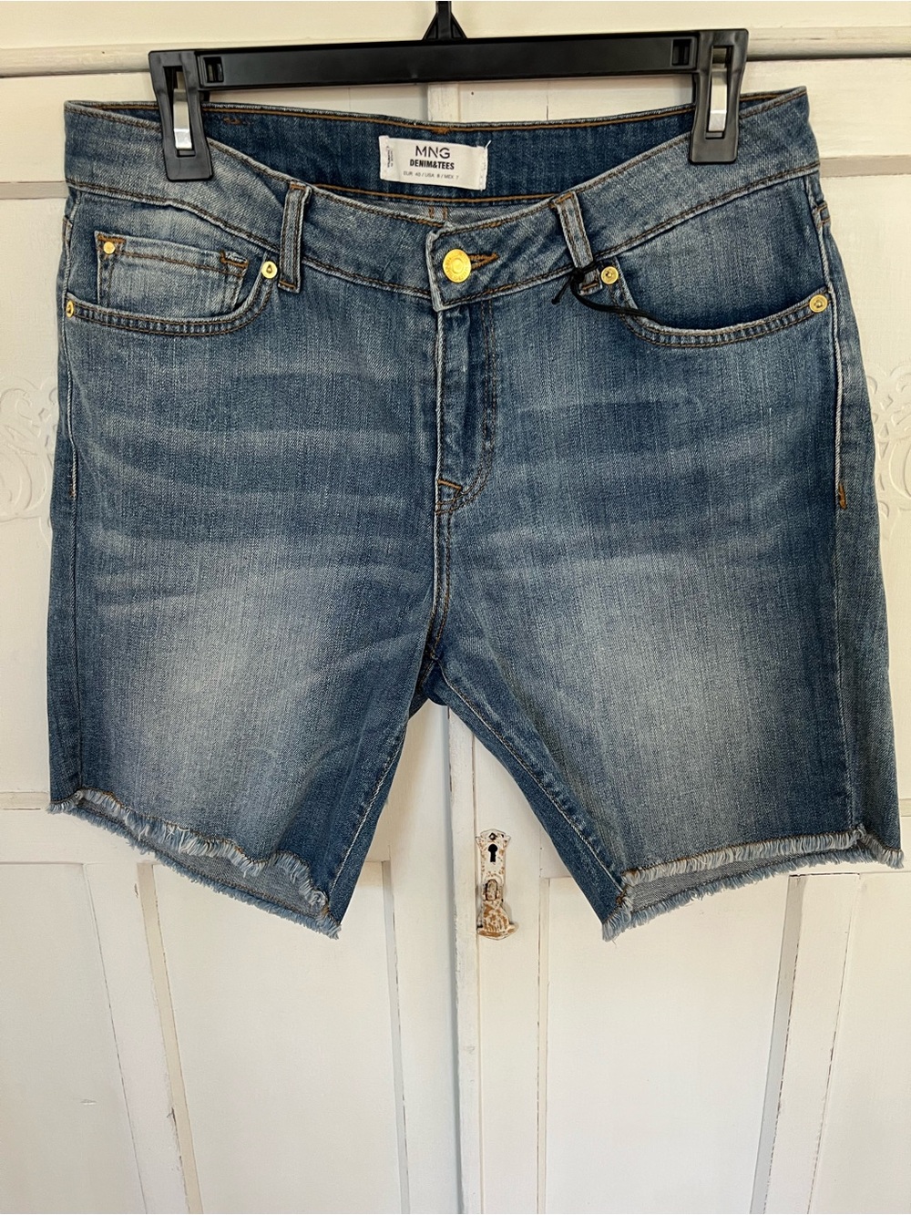 New! MNG Denim Bermuda Frayed Hem 5 pocket Shorts Women’s 8
